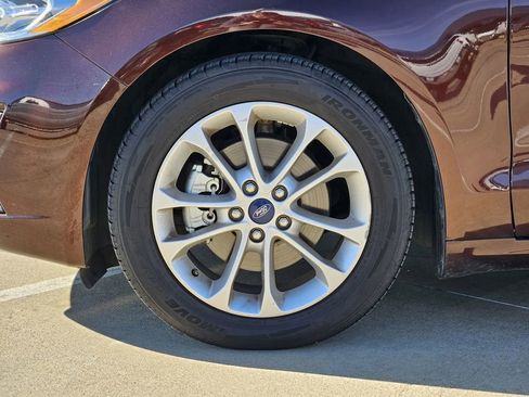 Used 2019 Ford Fusion SE image 16