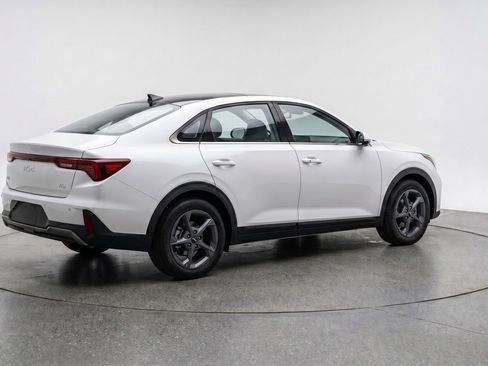 Used 2025 Kia K4 LXS image 9