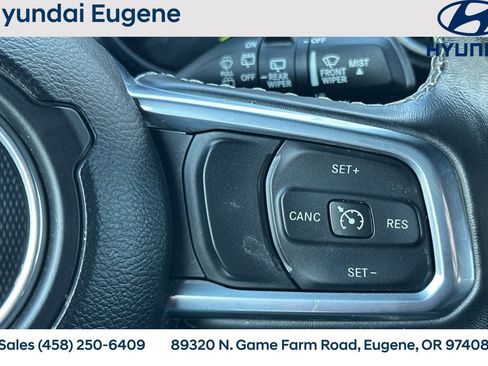 Used 2022 Jeep Wrangler Unlimited Sahara w/ Cold Weather Group image 31