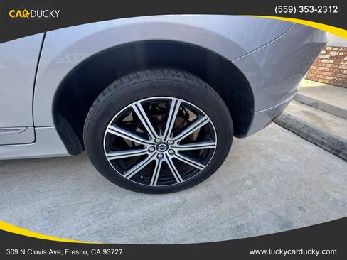 Used 2016 Volvo XC60 T5 Premier w/ Proximity Package FWD image 26