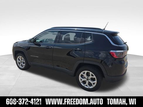 Used 2025 Jeep Compass Latitude w/ Sun & Sound Group AWD/4WD image 4