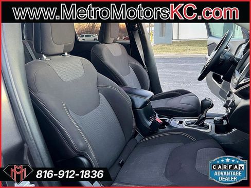 Used 2015 Jeep Cherokee Latitude w/ Comfort/Convenience Group image 38