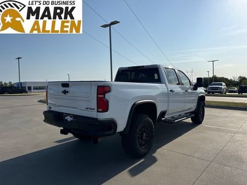 Used 2025 Chevrolet Silverado 2500 ZR2 w/ Technology Package AWD/4WD image 5