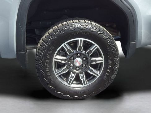 Used 2024 GMC Sierra 1500 AT4 w/ Technology Package AWD/4WD image 27