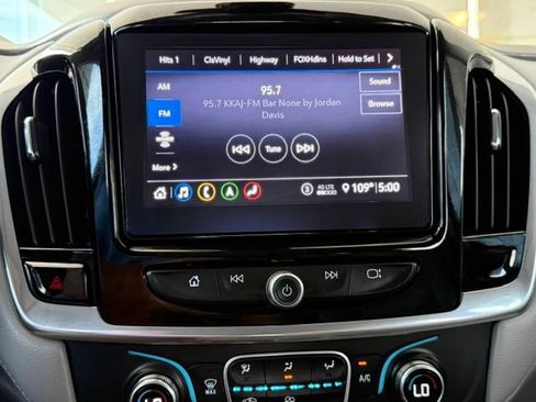 Used 2020 Chevrolet Traverse LT w/ LT Premium Package FWD image 16