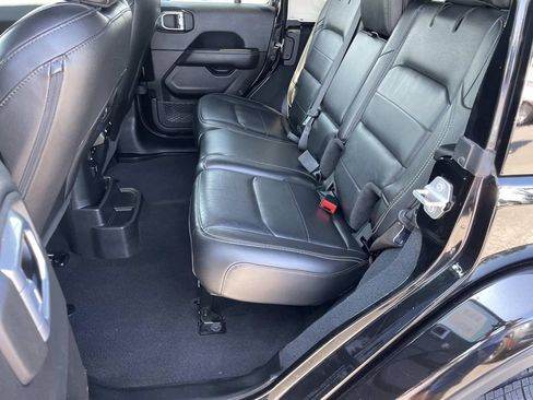 Used 2022 Jeep Wrangler Unlimited Sahara w/ Safety Group AWD/4WD image 11