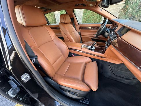Used 2011 BMW 750Li image 38