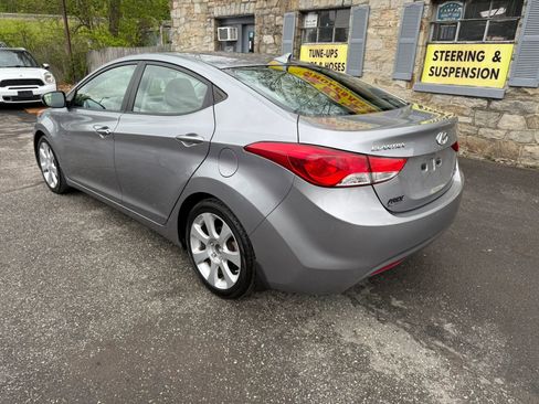 Used 2013 Hyundai Elantra Limited FWD image 4
