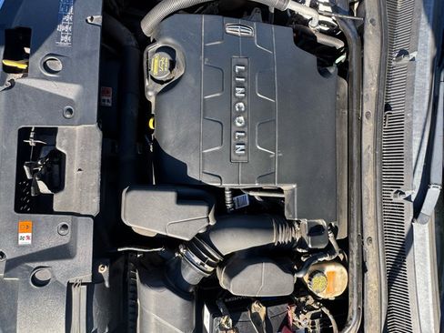 Used 2013 Lincoln MKS image 20