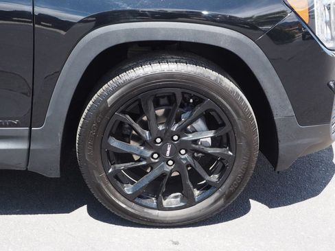 Used 2024 GMC Terrain SLE w/ Elevation Edition FWD image 10