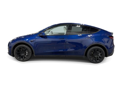 Certified 2023 Tesla Model Y Long Range AWD/4WD image 3