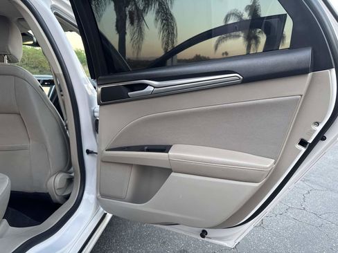 Used 2020 Ford Fusion SE image 32