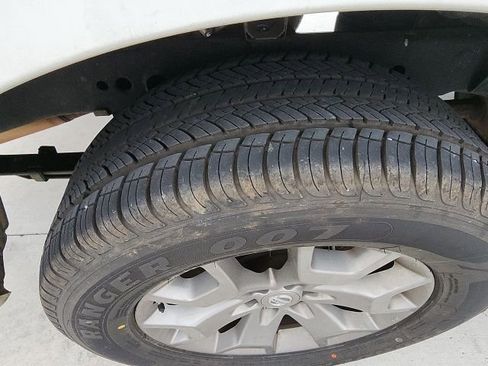 Used 2019 Nissan Frontier SL image 16