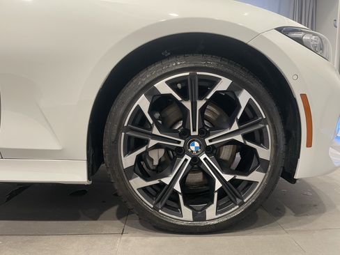 Used 2025 BMW 330i xDrive Sedan w/ Premium Package image 10