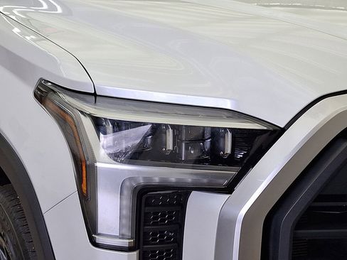 Used 2022 Toyota Tundra Limited w/ TRD Off-Road Package image 28