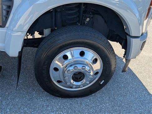 Certified 2025 Ford F450 Platinum w/ FX4 Off-Road Package image 18