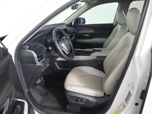 Used 2024 Toyota Grand Highlander XLE image 19