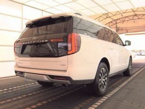 Used 2025 Ford Expedition Max Platinum AWD/4WD image 6