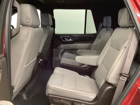 Used 2022 GMC Yukon SLT w/ SLT Luxury Package AWD/4WD image 7