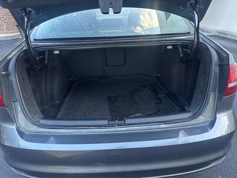 Used 2017 Volkswagen Jetta SE image 12