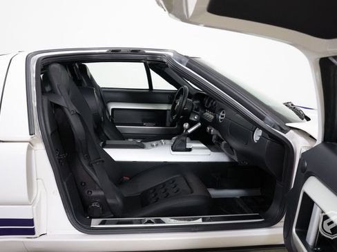 Used 2005 Ford GT image 37