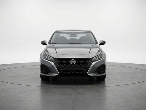 Used 2025 Nissan Altima 2.5 SV image 2