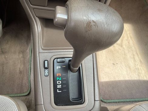 Used 1996 Toyota Camry LE FWD image 17
