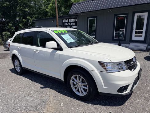 Used 2018 Dodge Journey SXT w/ Connectivity Group FWD image 1