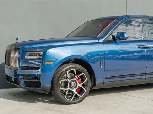 Used 2021 Rolls-Royce Cullinan Black Badge image 17