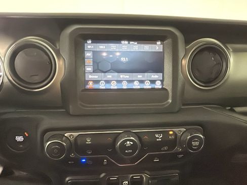 Used 2023 Jeep Wrangler Unlimited w/ Convenience Group AWD/4WD image 26