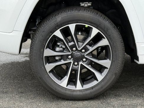 New 2025 Jeep Grand Cherokee Overland w/ Adv Protech Group III image 5