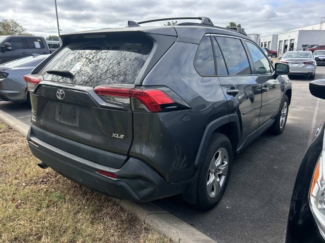 Used 2021 Toyota RAV4 XLE w/ Convenience Package FWD image 6