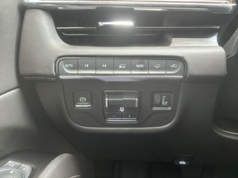 Used 2024 Cadillac Escalade Sport Platinum AWD/4WD image 21