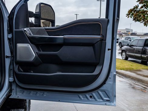 Used 2024 Ford F350 Platinum image 34