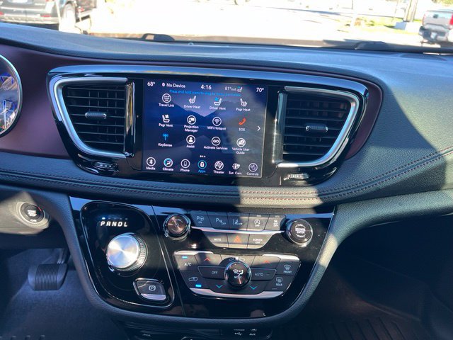 Used 2020 Chrysler Pacifica Limited FWD image 29
