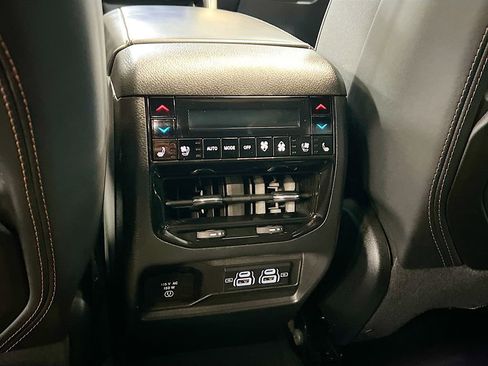 Used 2023 Jeep Grand Cherokee Summit image 27