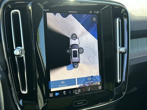 Certified 2025 Volvo XC40 B5 Plus w/ Protection Package Premier image 13