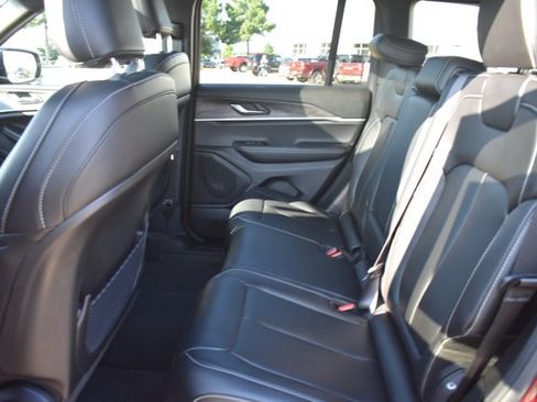 Used 2025 Jeep Grand Cherokee Limited RWD image 15