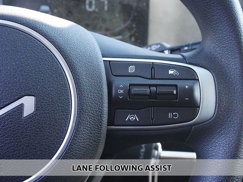Used 2024 Kia Sportage LX AWD/4WD image 3