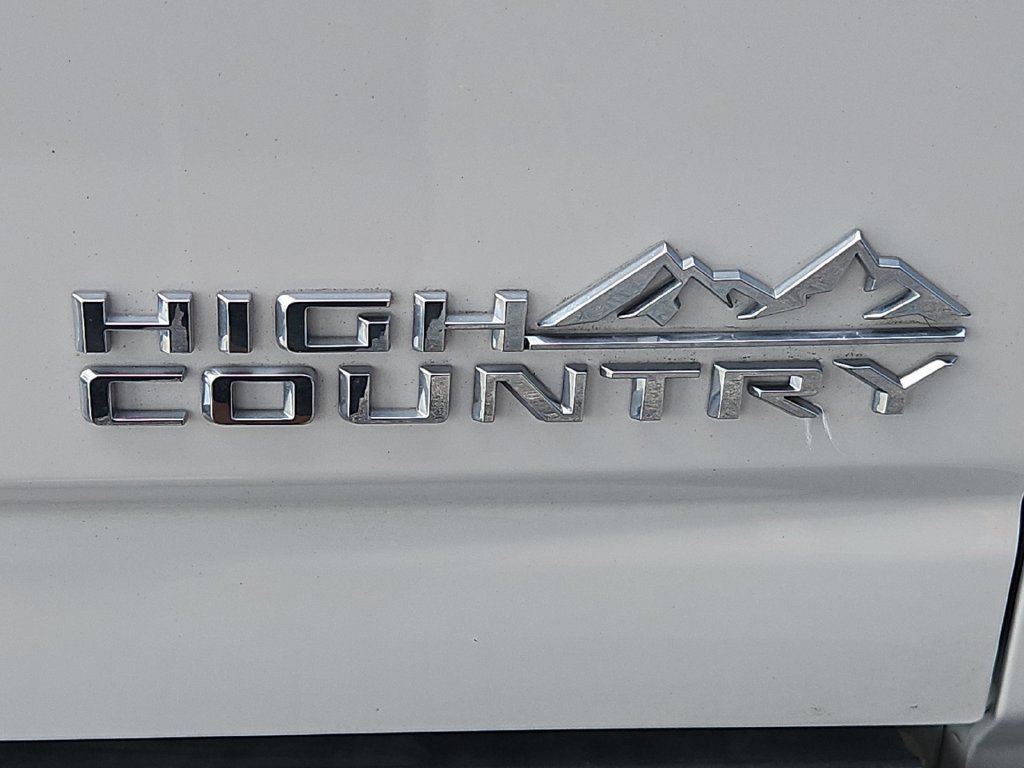 Used 2023 Chevrolet Silverado 2500 High Country w/ Technology Package AWD/4WD image 24