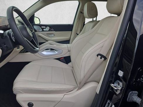 Used 2024 Mercedes-Benz GLS 450 4MATIC image 15