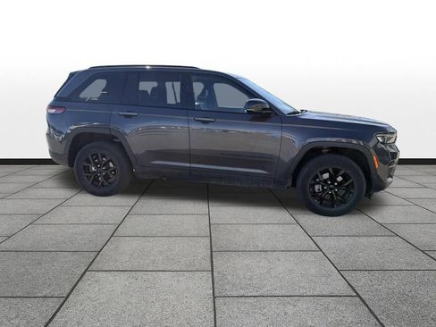 Used 2024 Jeep Grand Cherokee Altitude image 4