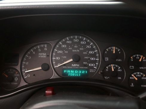 Used 2001 Chevrolet Silverado 2500 LS w/ Off-Road Skid Plate Pkg image 16