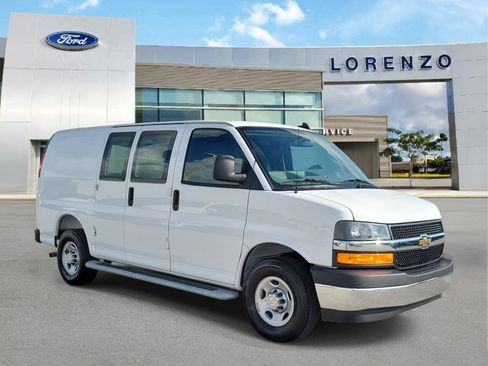 Used 2025 Chevrolet Express 2500 w/ Driver Convenience Package RWD image 3
