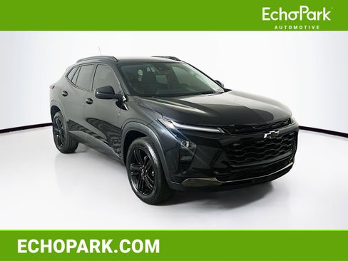 Used 2025 Chevrolet Trax ACTIV w/ Driver Confidence Package image 1