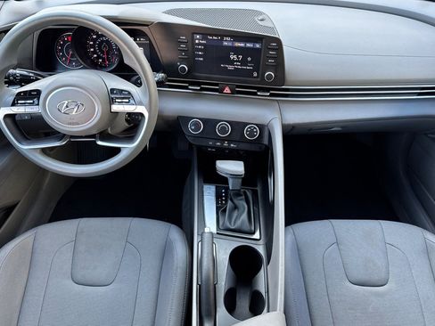 Used 2023 Hyundai Elantra SE image 14