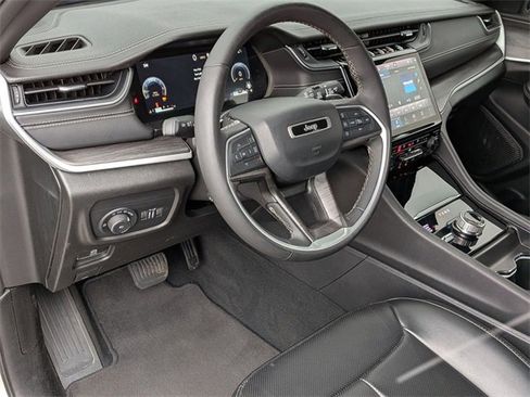 Certified 2024 Jeep Grand Cherokee L Limited w/ Luxury Tech Group II image 10