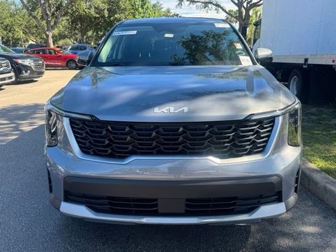 Certified 2025 Kia Sorento LX FWD image 8