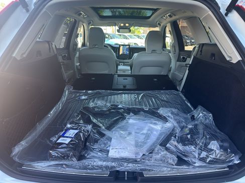 New 2026 Volvo XC60 T8 Ultra w/ Protection Package Premier AWD/4WD image 30