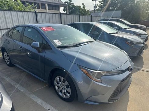 Used 2025 Toyota Corolla LE FWD image 2